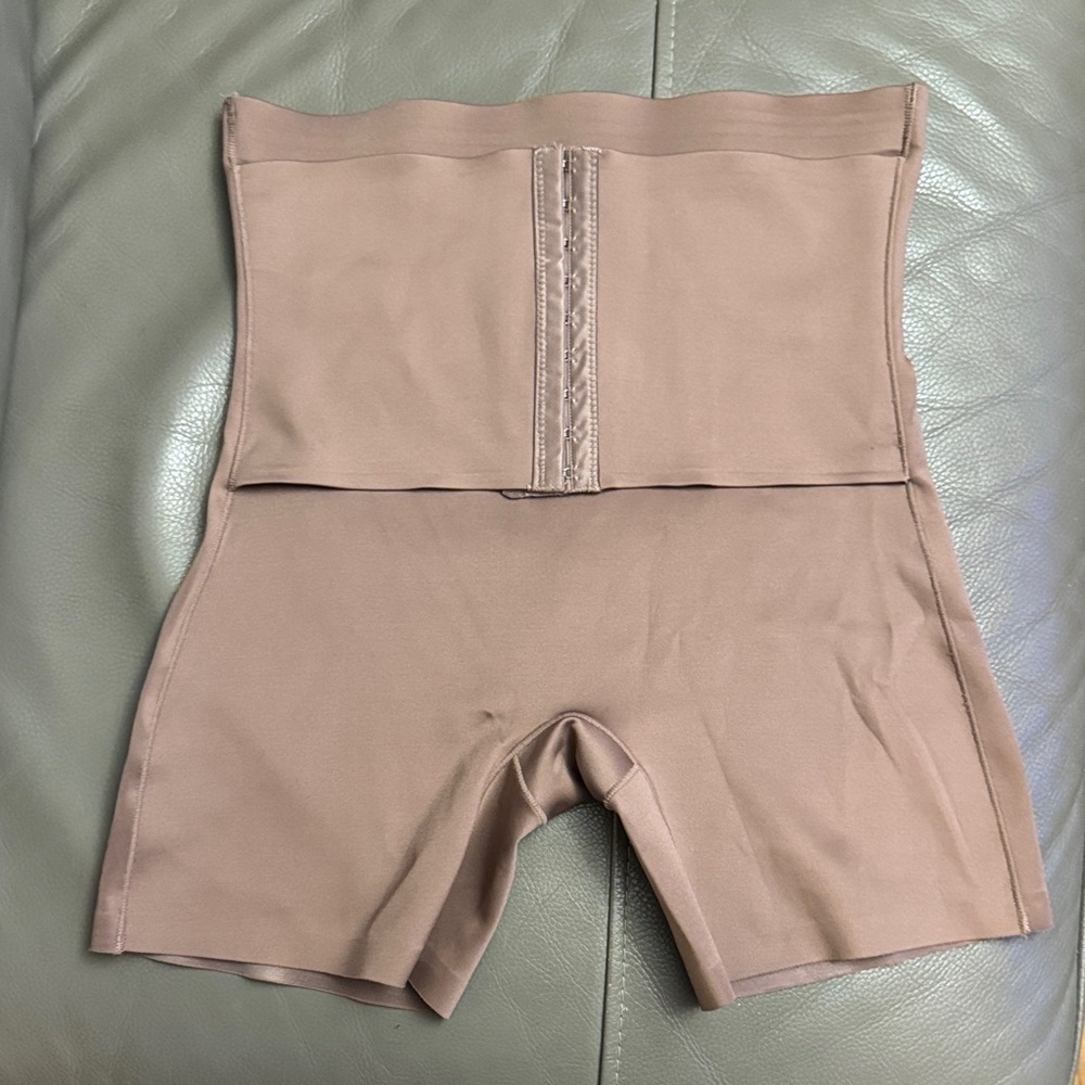 Under Where? High-Waisted Shapewear Shorts size XL